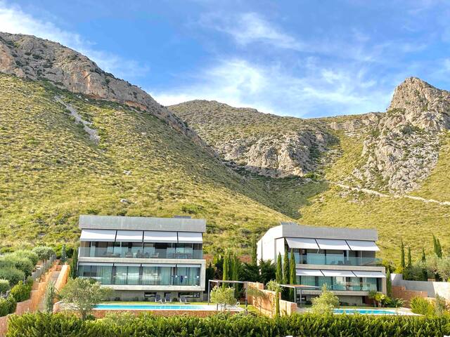 Modern Luxury Villa with Stunning Views gallery image 2