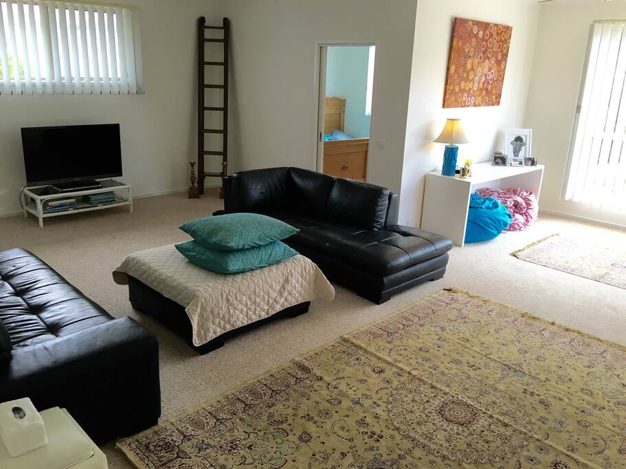 MAIN LIVING ROOM