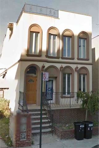 Large 4 Bedroom Duplex in the Heart of Brooklyn gallery image 2