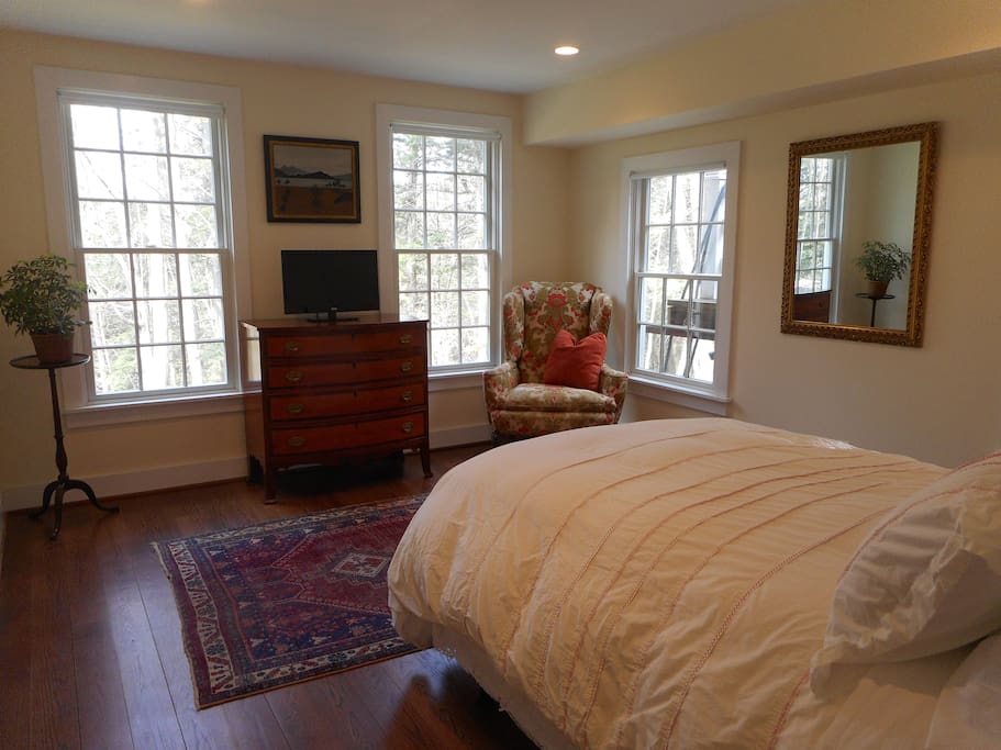 Guest Bedroom/Full Size Bed/Spacious Closet/Dresser Space/Surrounded by 4 Large Windows