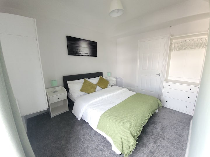 Double bedroom with smart TV and wardrobe.