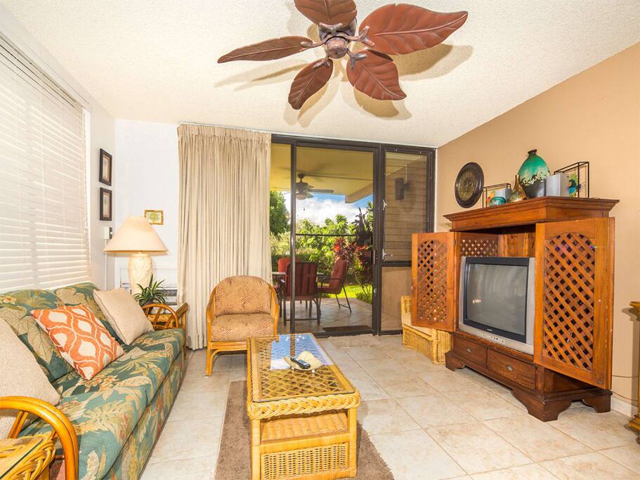 kamaole-sands-1st-4102-living-room-02.jpg