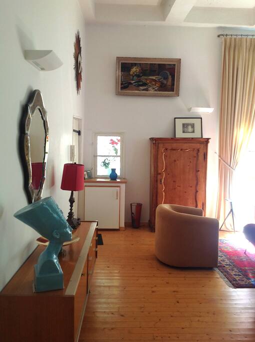 Living room are overlooking Place Vielle
