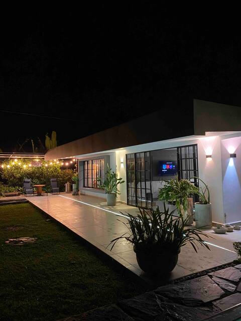 Spectacular luxury home. 30 minutes away. De cali