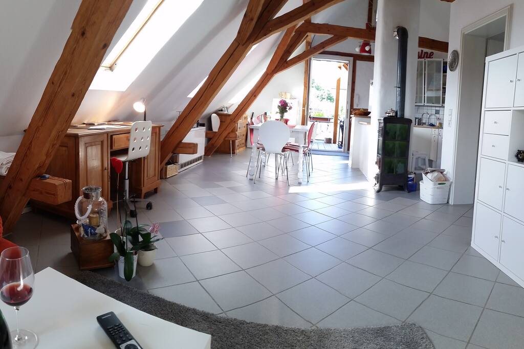 Blick vom Wohnbereich zum Ausgang
