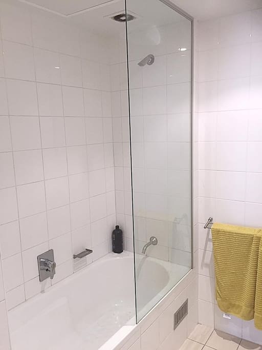 Bathroom w bath