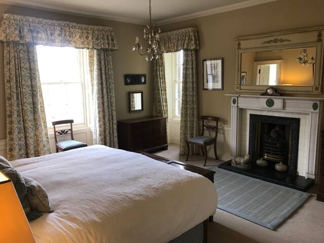 A beautiful well appointed comfortable family home gallery image 3