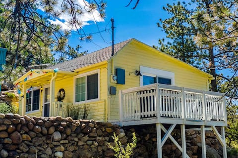 Artsy Cabin with Views in Estes Park