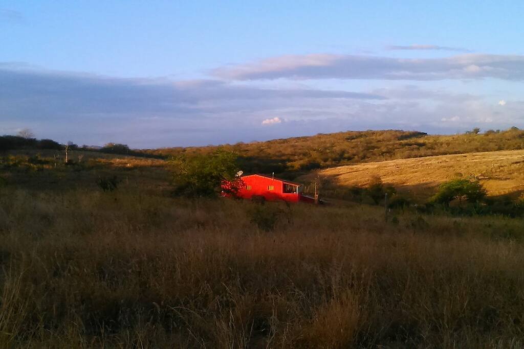 vista da casa ao entardecer