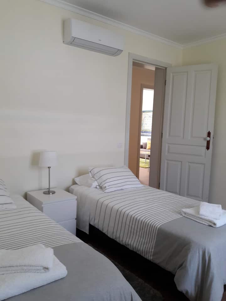 Quarto cinza