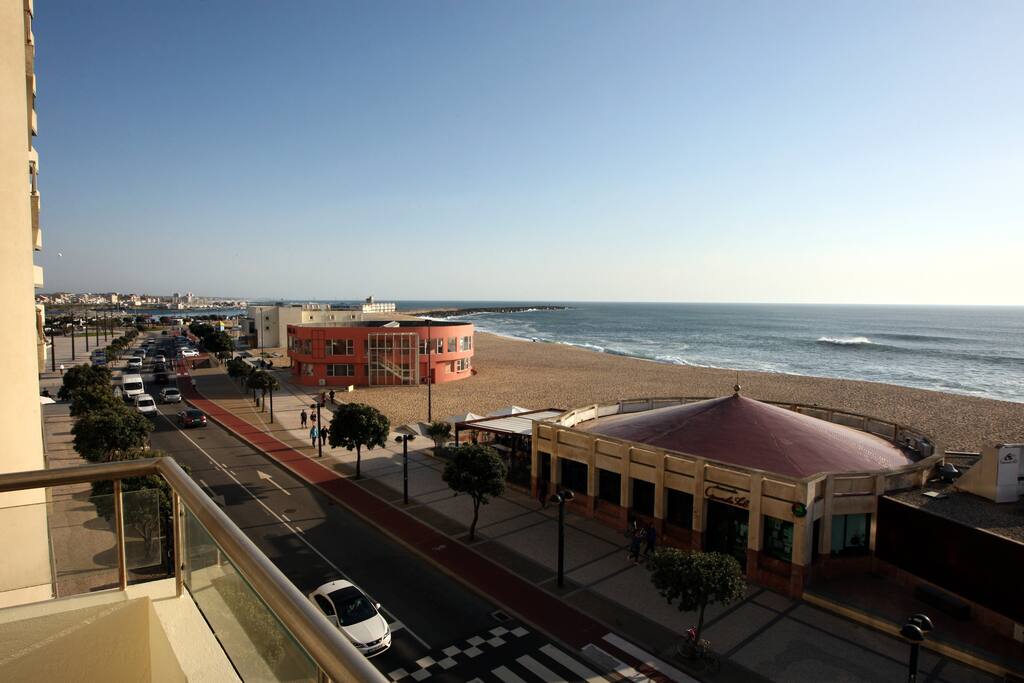 Varanda dos quartos com vista para o mar / Rooms area balcony with a view to the Atlantic Ocean