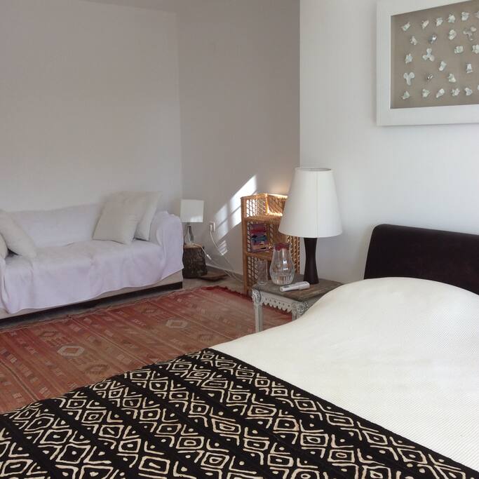 master bedroom +
additional single bed for infant