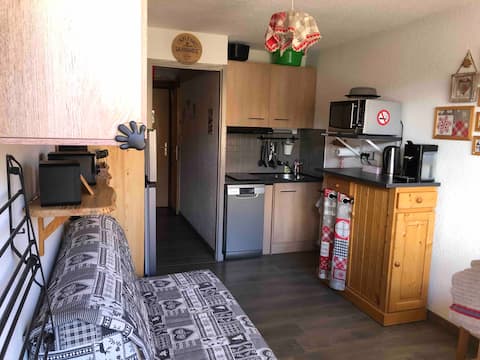 Successful Airbnb property: ★premium★cozy★functional★ski-in/ski-out in Huez