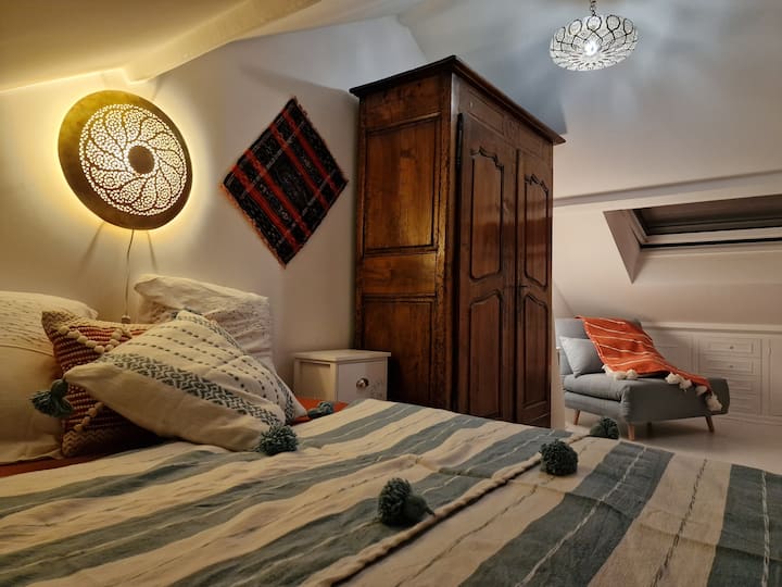 Habitación 1ª planta cama de 140 con ducha y aseo