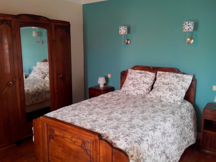 Dhomë e lyer rishtas dhe parket i lëmuar
Dyshek i ri 140 x 190