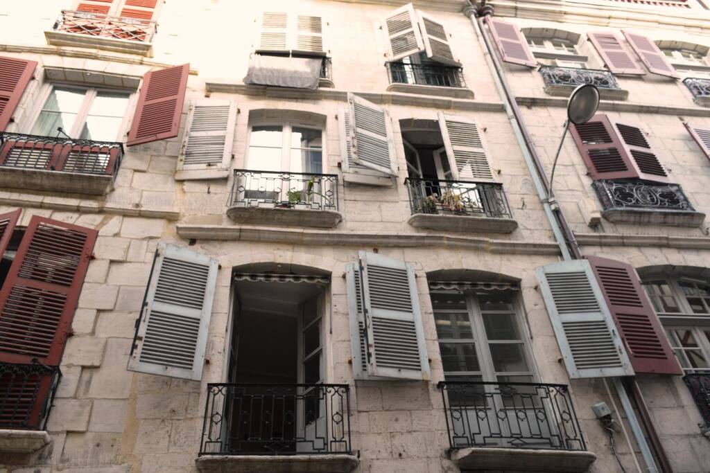 Au premier étage d'un immeuble historique