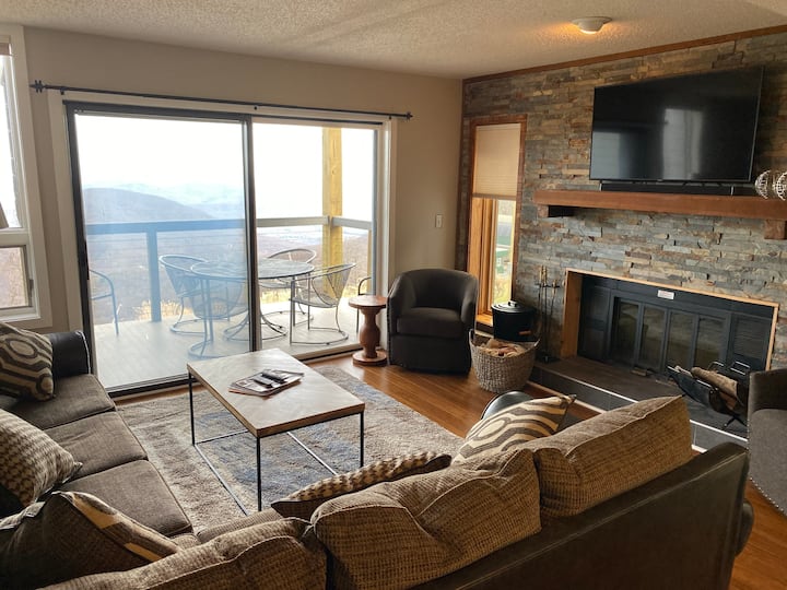 Skiin/Skiout Wintergreen Highlands Condo Views! Condominiums for Rent in Wintergreen Resort