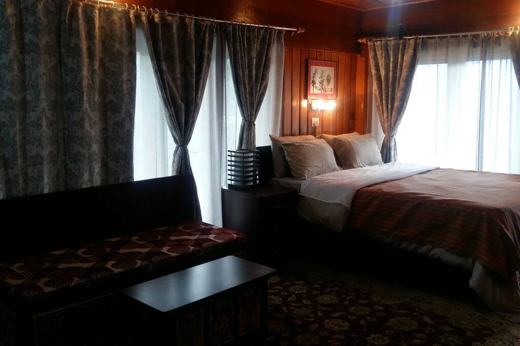 Signature Room