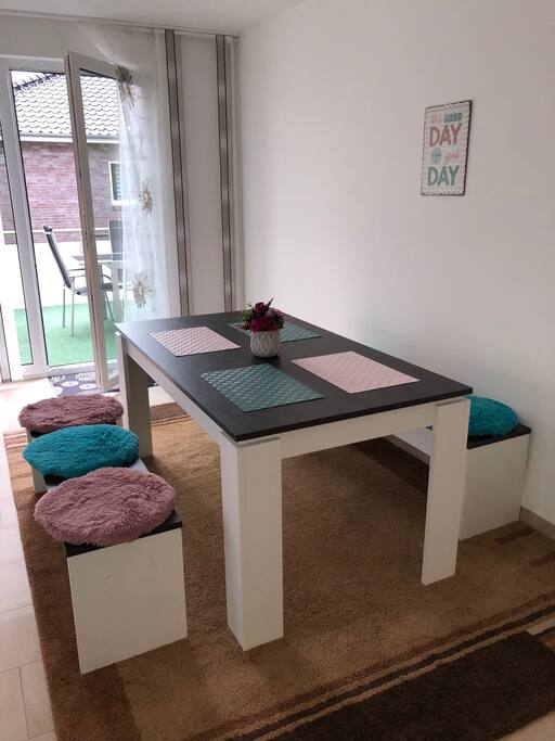 Lernbereich im Wohnzimmer