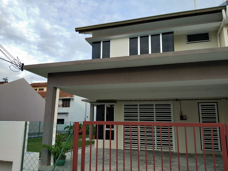 House: Front view