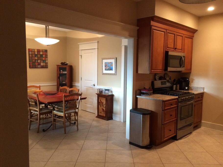 Openess of kitchen to dining living area