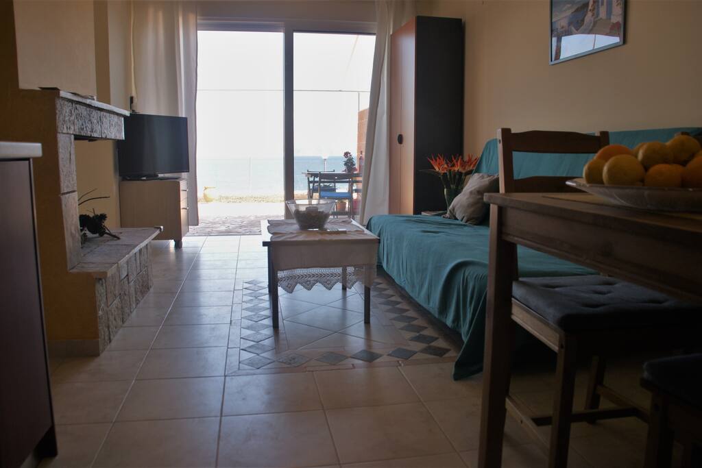 Living room(2/2)