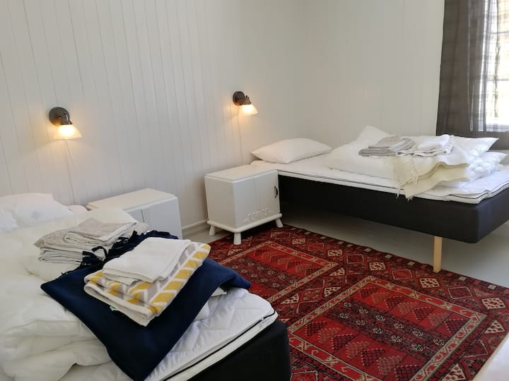 1号卧室，床可以移动到双人床上。