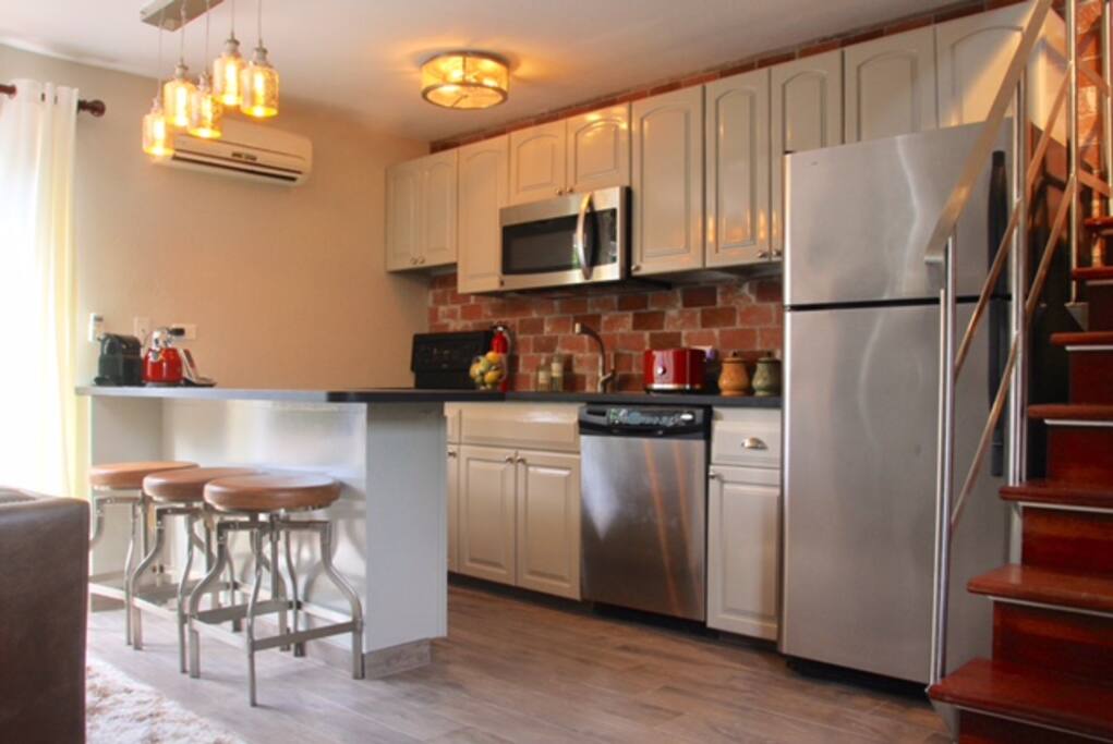 Kitchen and Breakfast Counter