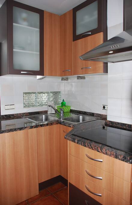 cocina bien equipada
