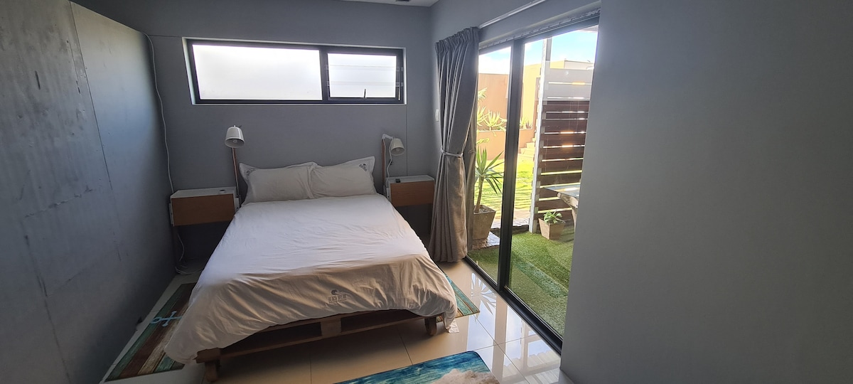 تسع لنوم 4 أشخاص بشكل مريح مع سرير مزدوج وسريرين 3/4.