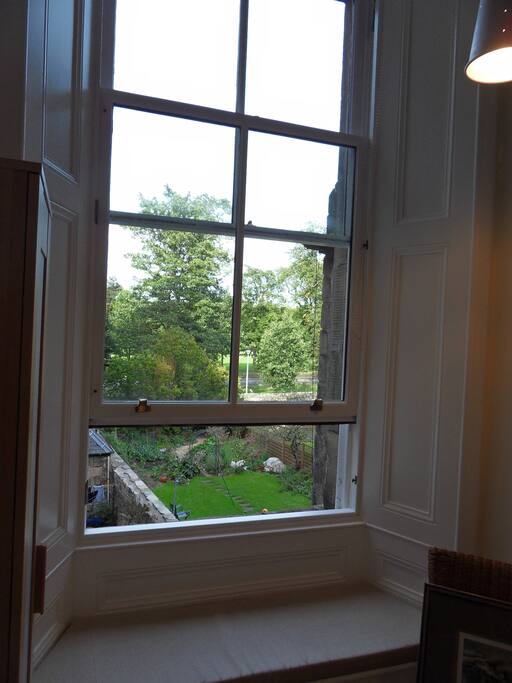 Window opens fully to provide Scottish Air-Con