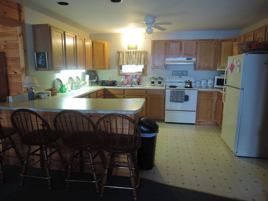 Kitchen with breakfast island
