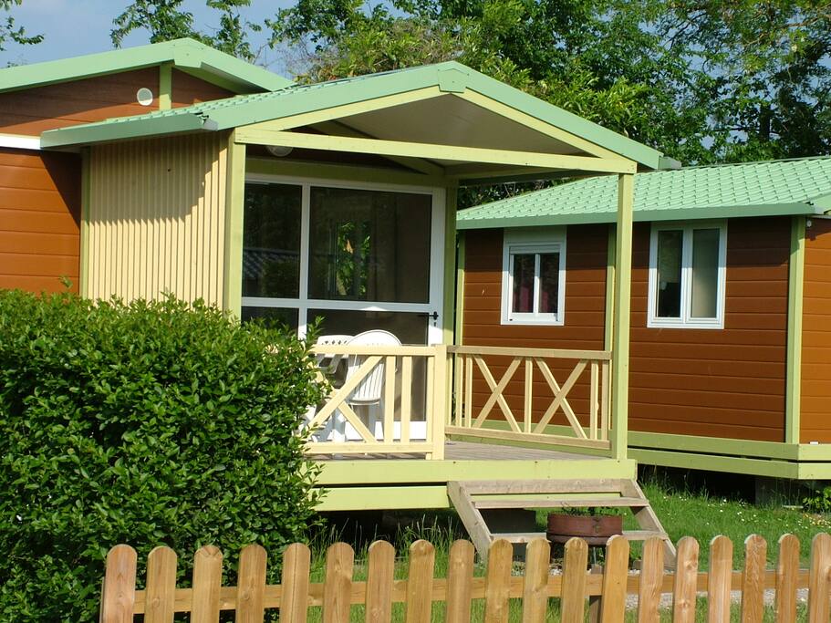 Le bungalow avec sa terrasse couverte