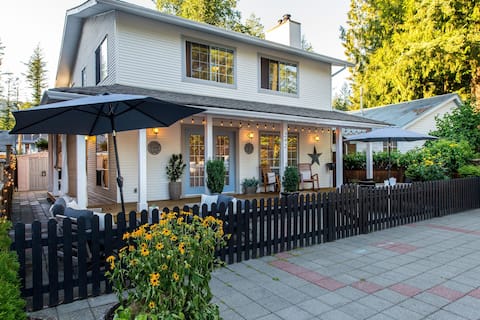 Cultus Lake Cottage- 5 bed, 3 bath-Walk to Lake