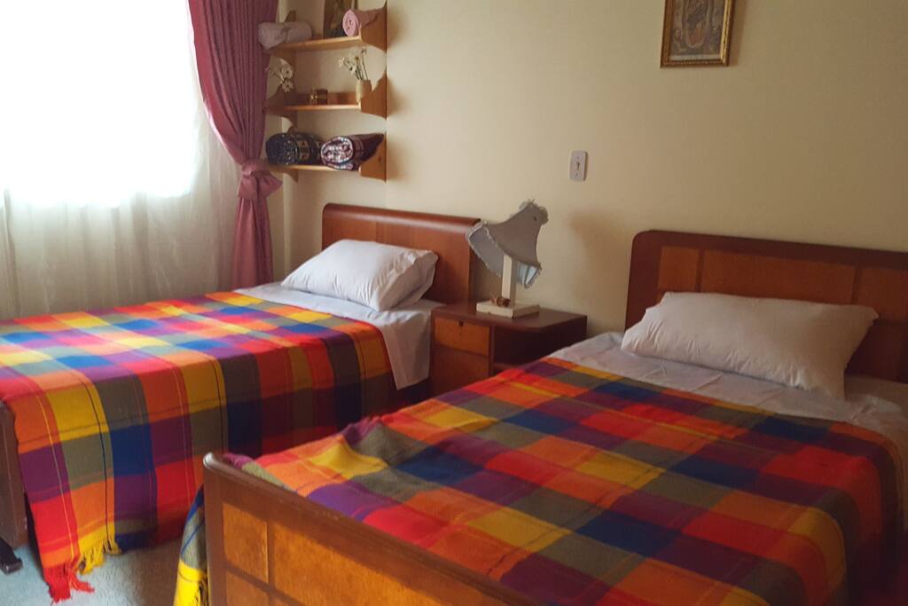 Cuarto con 2 camas sencillas