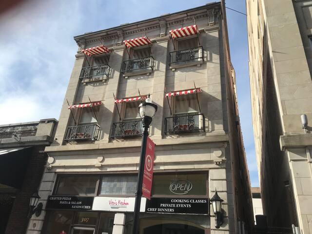 #305 Jefferson Hotel Studio Apt.