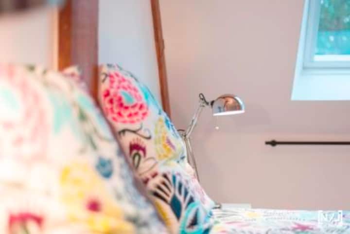 Уютна спалня