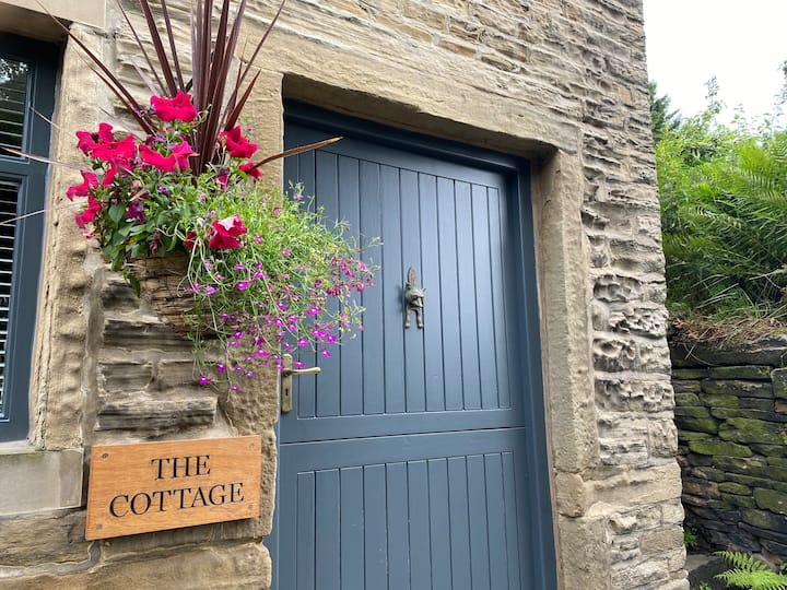 Landsburgh Farm Cottage, cosy Colne Valley retreat Cottages for Rent