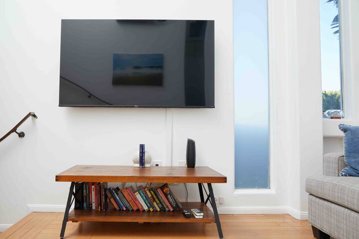 Santa Monica DREAM Modern Home gallery image 4