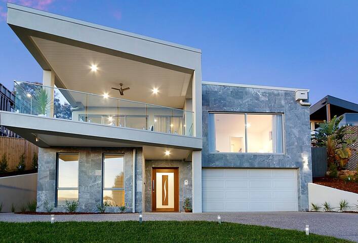 Vue Sur La Mer by Ready Set Stay gallery image 5