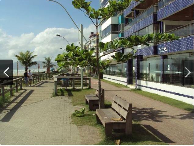PE NA AREIA Prédio frente mar, vista mar