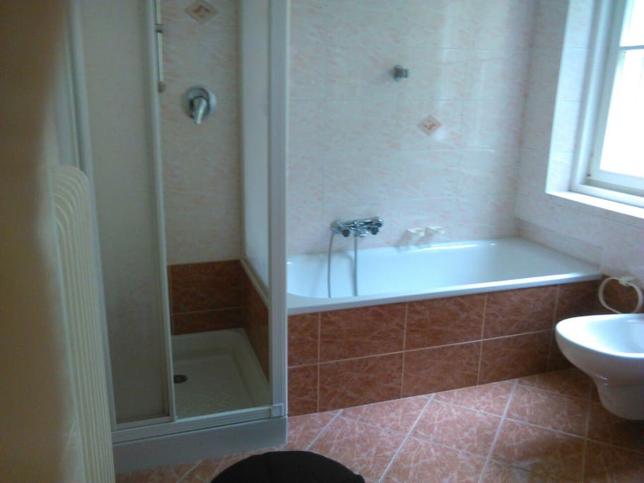 Großes Badezimmer