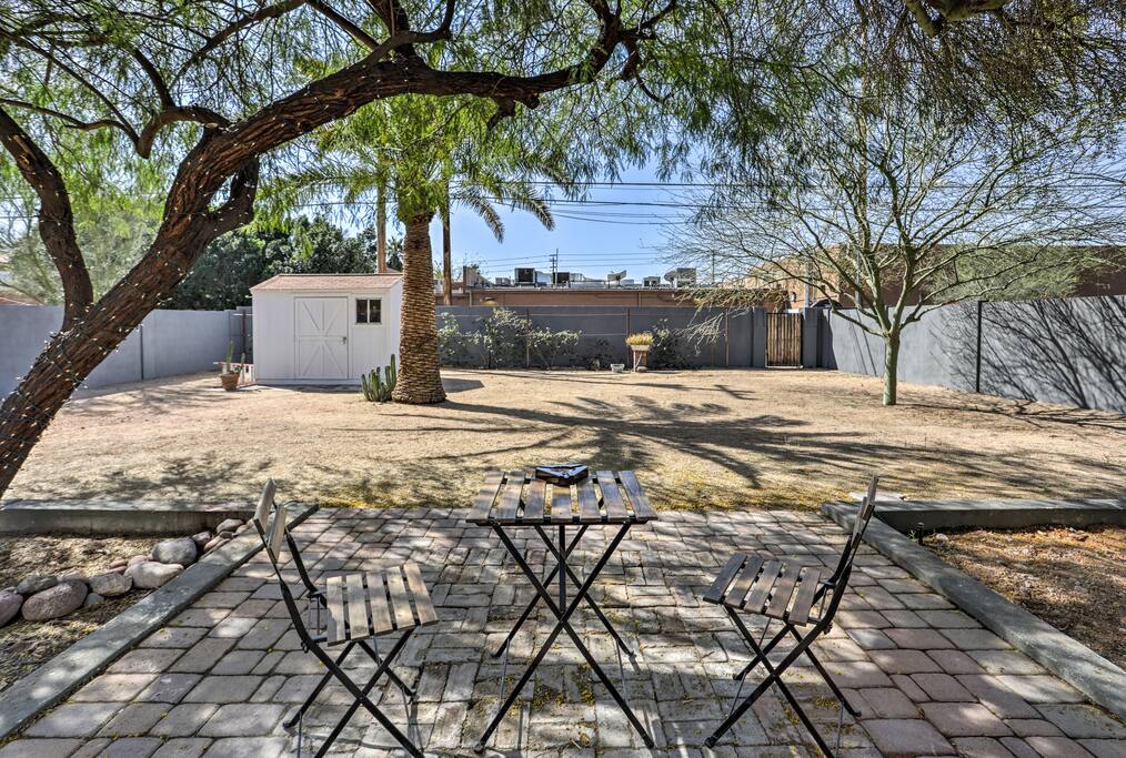 This home is located within walking distance of downtown!