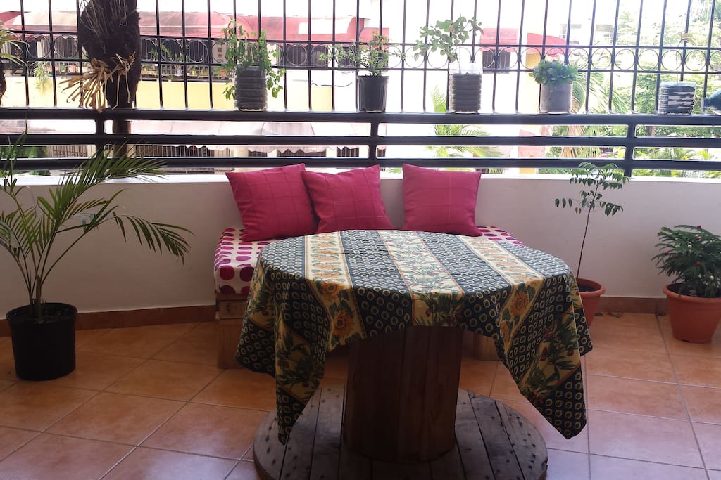 The terrace/ la terraza o balcón