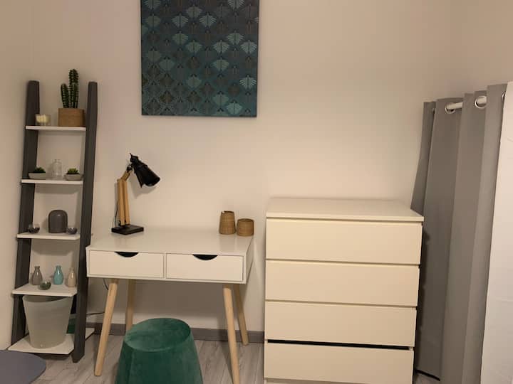 Bedroom (double bed) in House near Paris