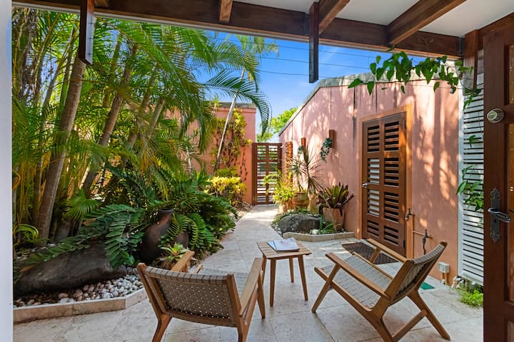 Relax! Walk”n”Stroll to Noosa Main Beach