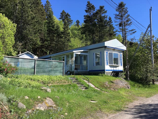 Cozy cottage with St.Lawrence River view