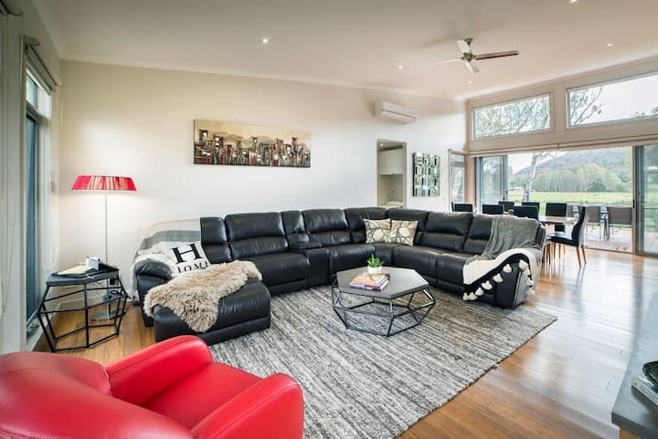 9 Modern 3 Bd ♥ Views ♥ Roos ♥ Heated Jacuzzi - Halls Gap