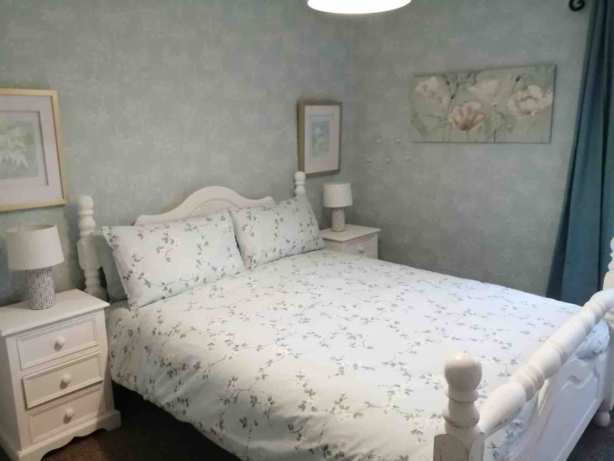 ห้องนอน 2 พร้อมเตียงคิงไซส์