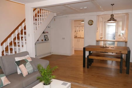 Stunning Fisherman's Cottage - Unbeatable Location